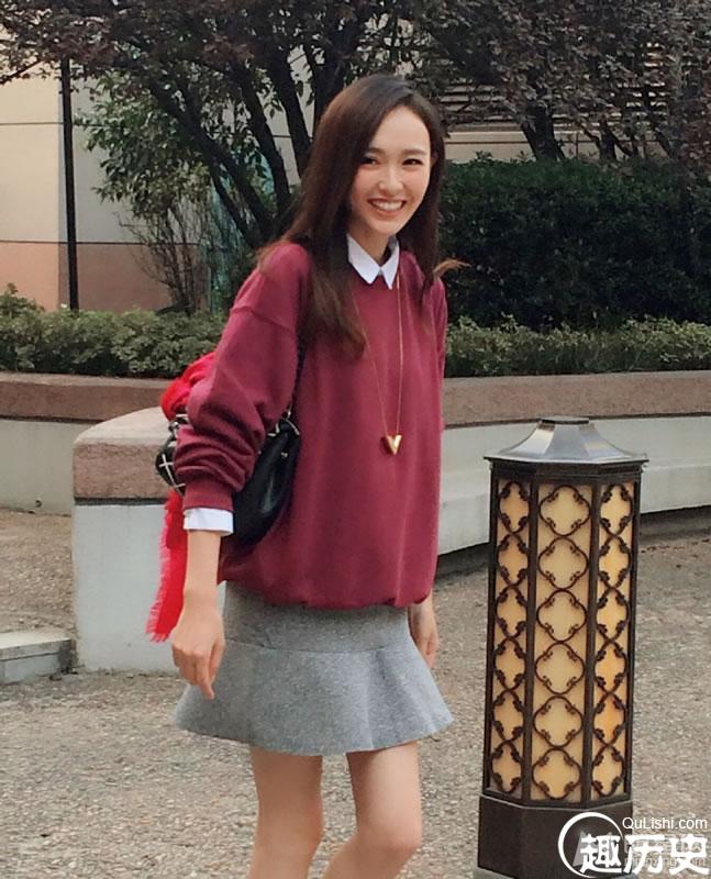 唐嫣2014年10月时尚街拍 朗爽微笑秀迷人美腿