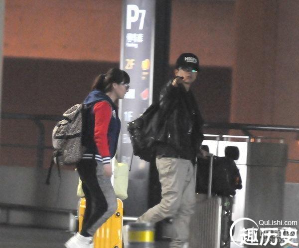 张杰与谢娜现身机场被拍