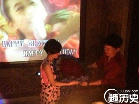 谢娜33岁生日派对照曝光 张杰现场激吻老婆