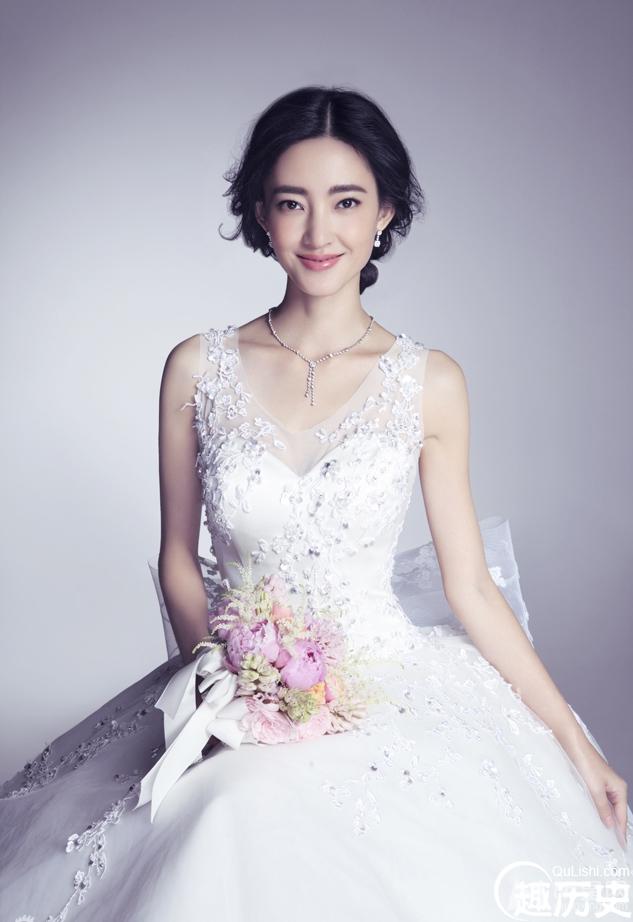 王丽坤浪漫婚纱写真 气质清新笑靥迷人
