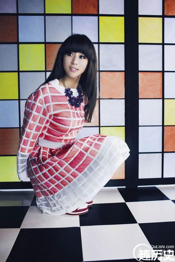 2013年4月《vogue》杂志张钧甯写真 大玩鬼马撞色风