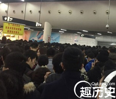 上海2号线故障 乘客一小时挪五站致早高峰拥堵