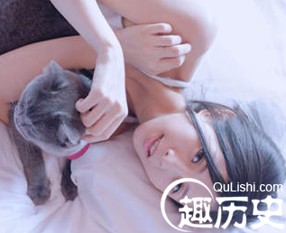 21岁女子腹部取出活虫 因长期抱猫睡觉