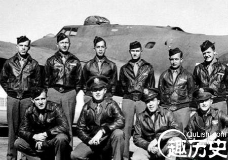 二战美军飞行员被日军抓获:虐打后关动物园羞