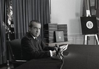揭秘：还原40年前美国总统尼克松的“水门事件”
