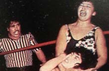 日本妇女的摔角运动威猛刺激 比拳击比赛都好看