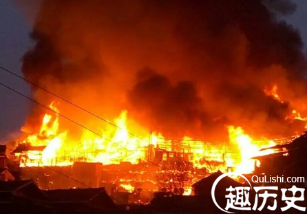 贵州苗寨发生火灾