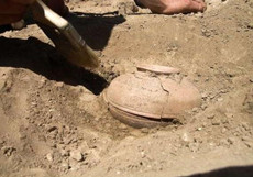 考古学家发现800年前的陶锅 被里面的东西惊呆了