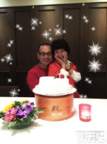 Selina父母庆结婚38周年