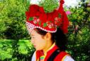 彝族服饰  彝族的“鸡冠帽”的来历