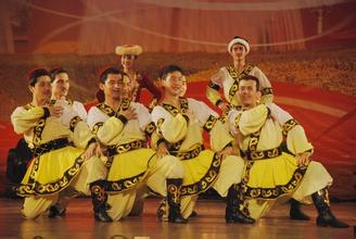 维吾尔族舞蹈 维吾尔族传统的“赛乃姆舞蹈”