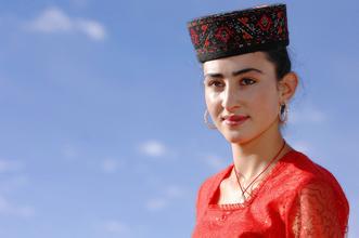 塔吉克族历史 塔吉克族人是不是白种人