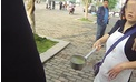 重庆女店主泼面汤烫伤城管 被拘10天