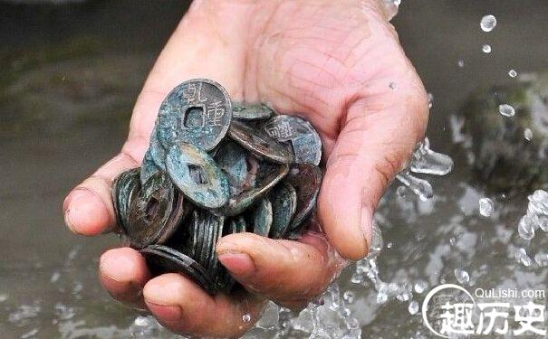 金马河中挖出的古钱币
