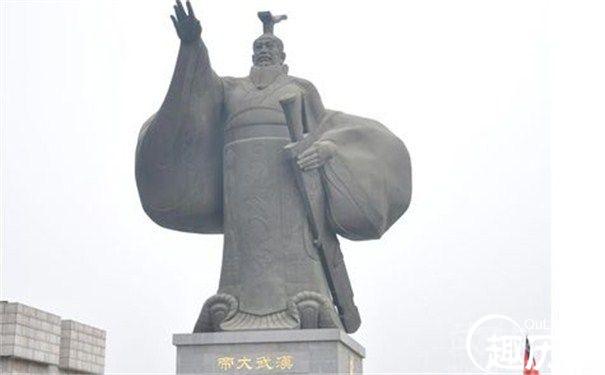 推恩令的颁布者汉武帝雕像