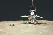 嫦娥三号探测器成功落月