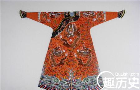 古代皇帝是何时将黄袍作为专用服装?