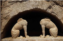 希腊北部发现疑似亚历山大亲属遗骸古墓