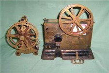 美国发明家摩尔斯发明电报机