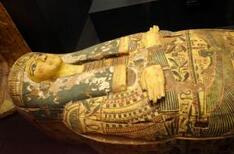 6000年前木乃伊被发现：体内藏有惊人珠宝