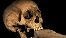 历史五大考古恐怖发现：古尸口中竟含砖头