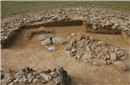 考古发现1500年前竖穴古墓 出土萨满巫师像