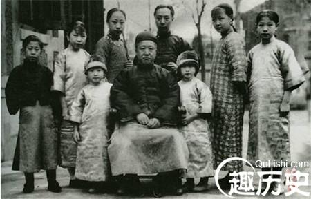 曾经在清朝最后的三年间即1908至1911年担任监国摄政王的职位,这个