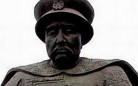 清初开国功臣瓜尔佳氏费英东以什么著称?