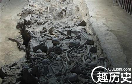 战争的结果是赵国失败,四十万降卒被秦军"坑杀"