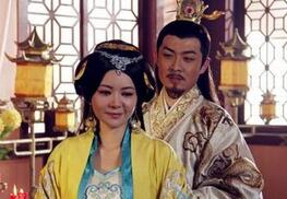 活宝皇帝陈叔宝抱着爱妃张丽华一起上朝?