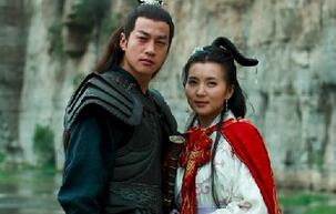 三英战吕布的结果：是吕布先撤退的吗