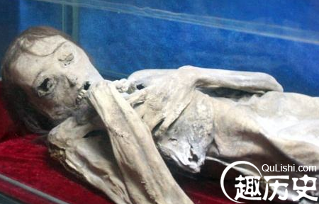 乾隆陵墓的地宫里发现一具完整女尸面目如活人