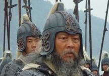 他和孙坚曹操都交过手 战绩彪炳 最终死于内讧