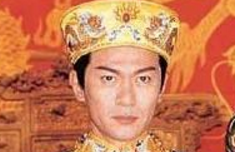 一位街头小混混连娶四位寡妇后当上了皇帝