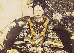 为什么西太后慈禧的寝陵反而在东的位置？