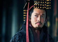 孙权登上皇帝的宝座后的丞相是什么人