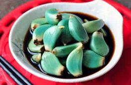 腊八节腌制腊八蒜的习俗是国人为了催债发明的?