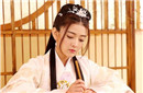 双世宠妃中的赵轻云为什么帮曲檀儿喝毒酒?