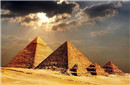 金字塔高达146米每块石头几吨重 建造方法成谜