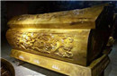 神秘帝王墓被挖开 棺材里的诡异尸体让专家心惊