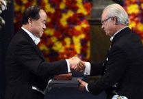 莫言：诺贝尔文学奖让我苦不堪言  