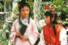 谁是最先与贾宝玉谈婚论嫁的女孩？
