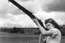 二战战火中的女性英姿 付出巨大牺牲的女性
