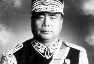 冯玉祥兵围紫禁城后两个老太妃如何偷出龙袍？