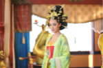 唐朝服饰比现代人讲究：一件衣服常常要做上几年