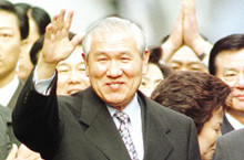 哪位韩国总统曾自称他的根在中国并赴华祭祖？