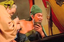 三国演义中关羽刮骨疗毒而曹操的反应如何 ？