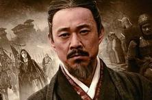在小说三国演义中曹操为什么一开始就备受注目？