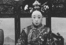 末代皇帝溥仪缘何会有8位母亲？