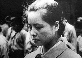 二战日本冲绳女兵：若被美军俘虏了应咬舌自尽！